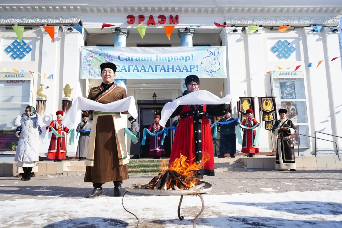 Картинки белый месяц сагаалган