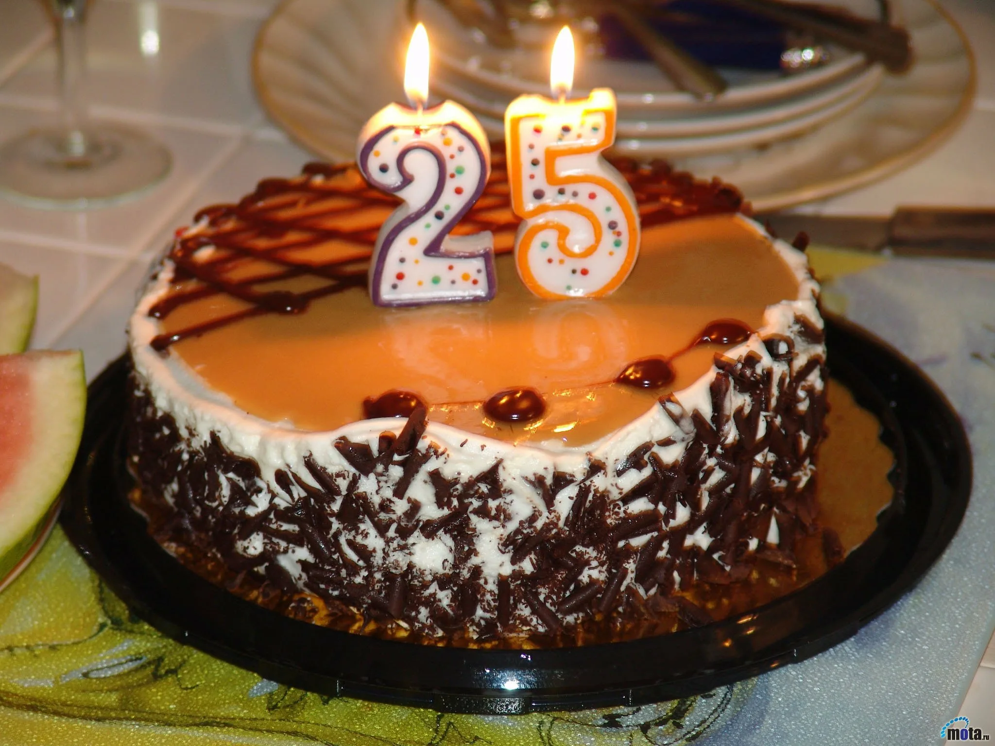 44 года поздравить. Торт с днем рождения!. С днем рождения 25. Торт с днём рождения картинки. Торт на юбилей.