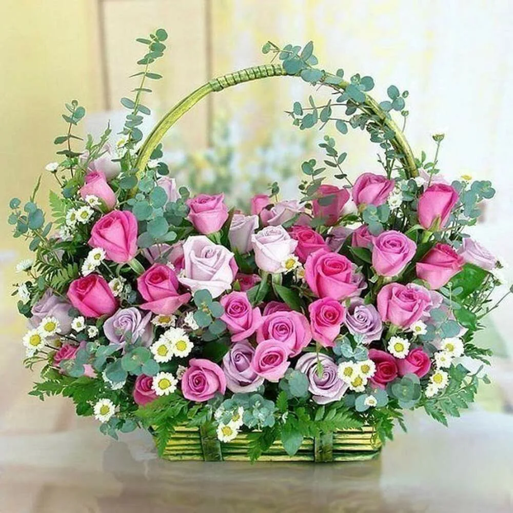 Картинки красивые с цветами и пожеланиями женщине. Красивая корзина цветов. Букет цветов «день рождение». Красивые букеты с днём рождения. Красивые букеты в корзинках.