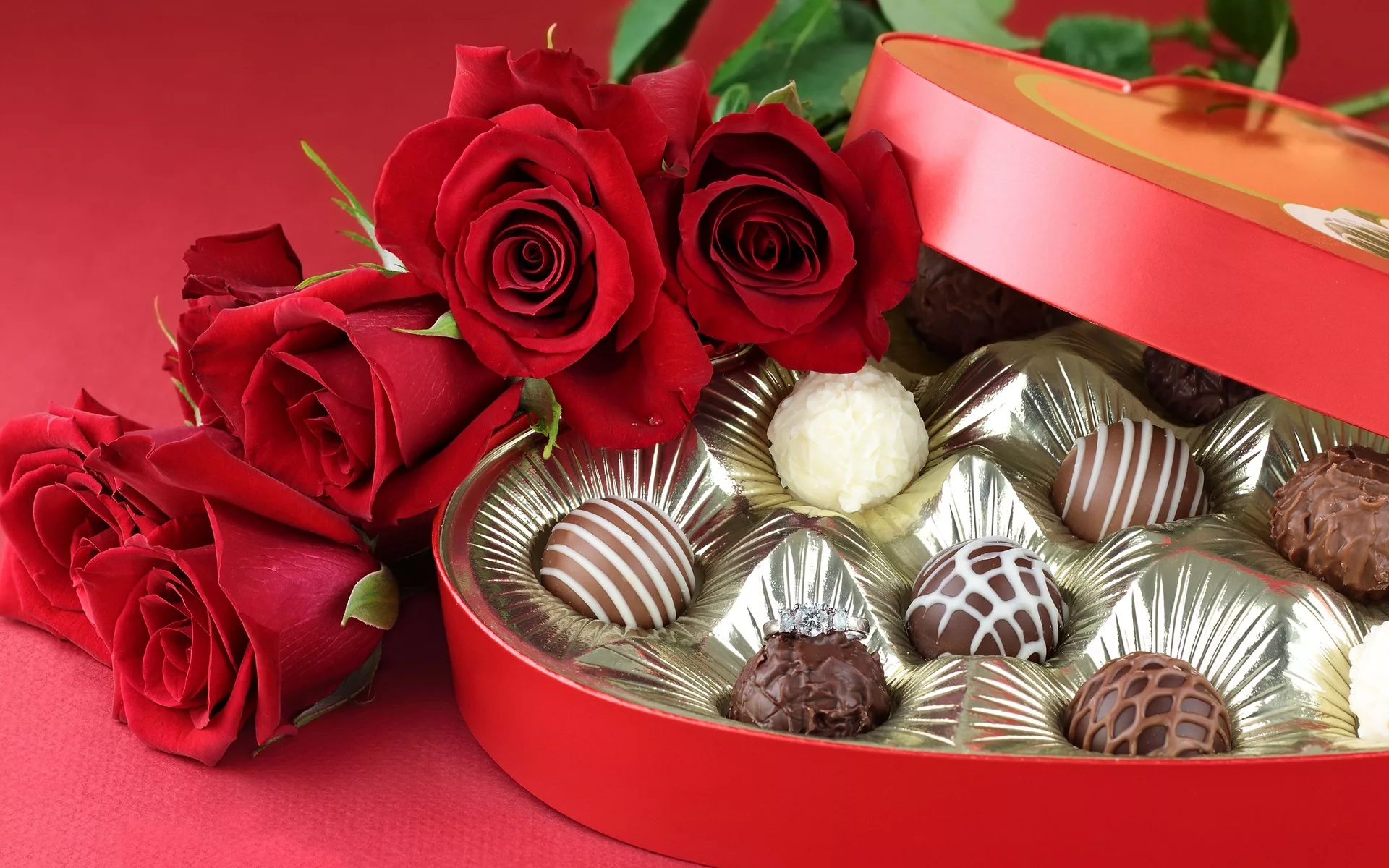 Цветы с конфетами. Красивые конфеты. Красивые подарки. Розы с конфетами.