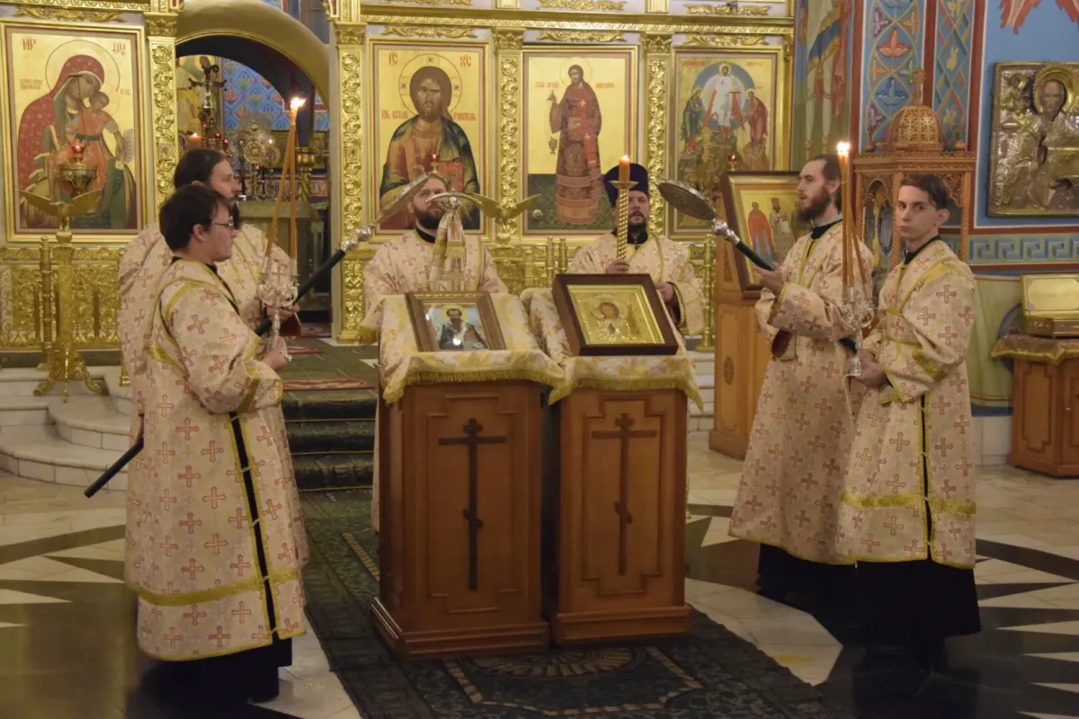 Служба на обрезание господне. Обрезание Господне богослужение. Храм в честь Василия Великого. С праздником Василия Великого 14 января. Василий Великий праздник.