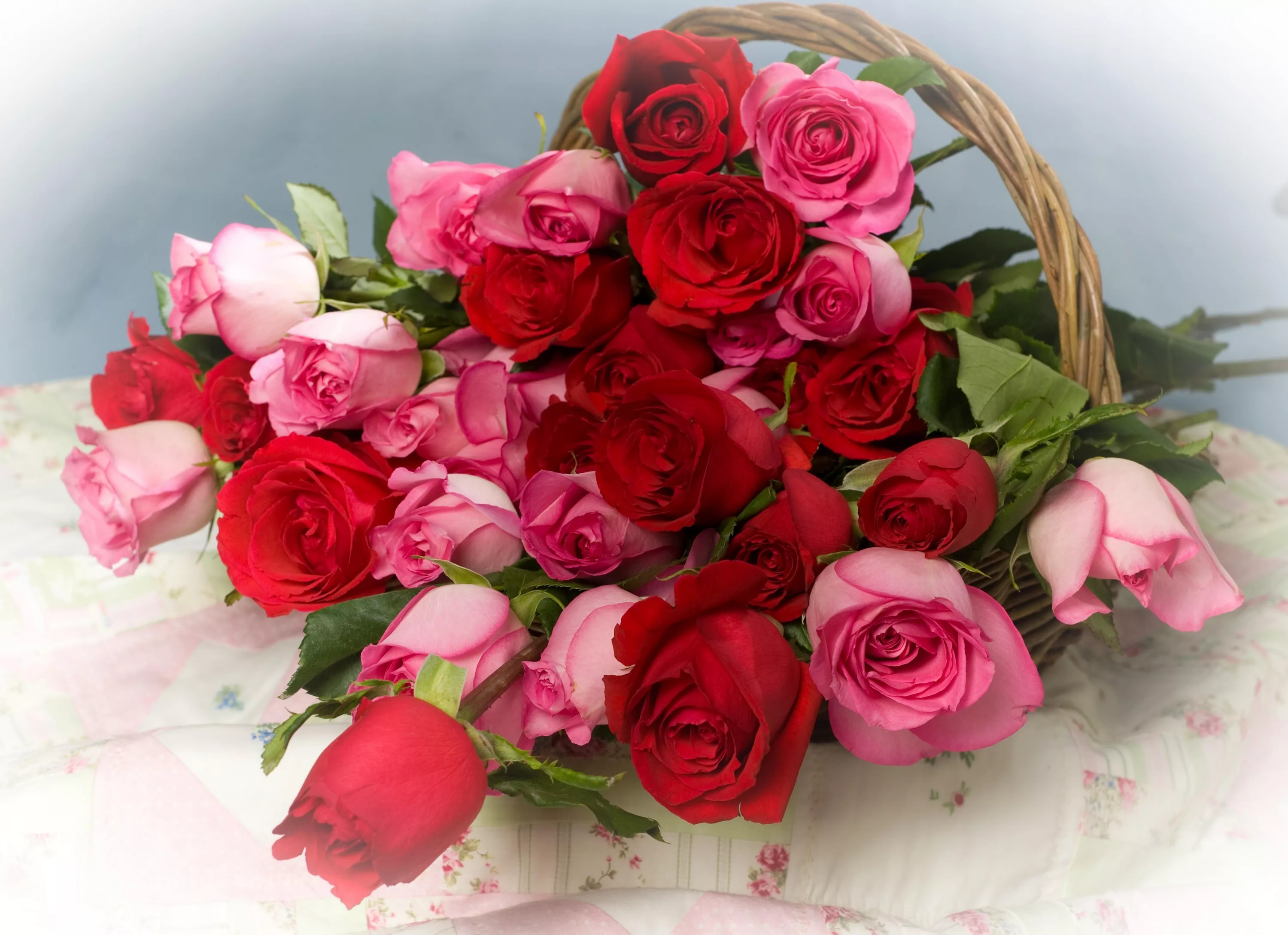 Поздравительные розы. Шикарные цветы. Красивый букет цветов. Шикарный букет цветов. Красивый букет цветов с днем рождения.