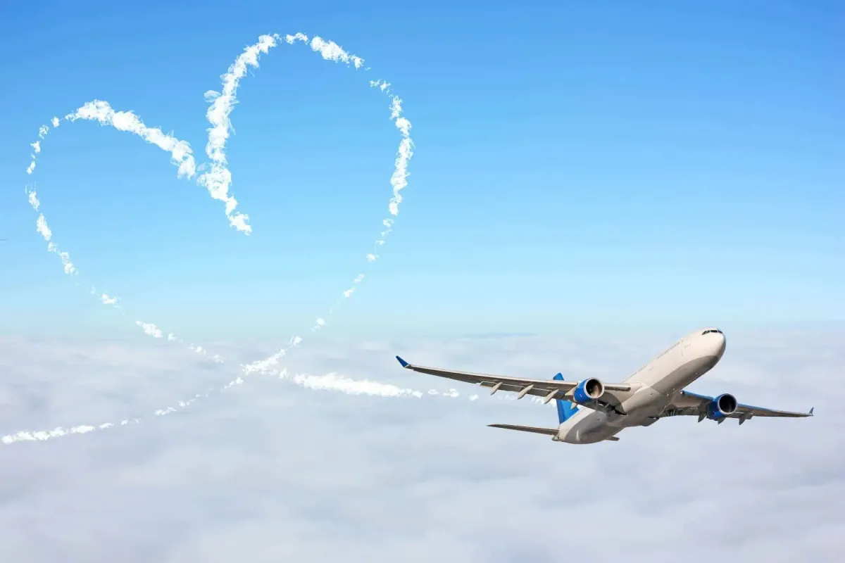 Самолет написал в небе. Самолет картинка. Самолет в полете. Счастливого пути самолет. Любовь к авиации.