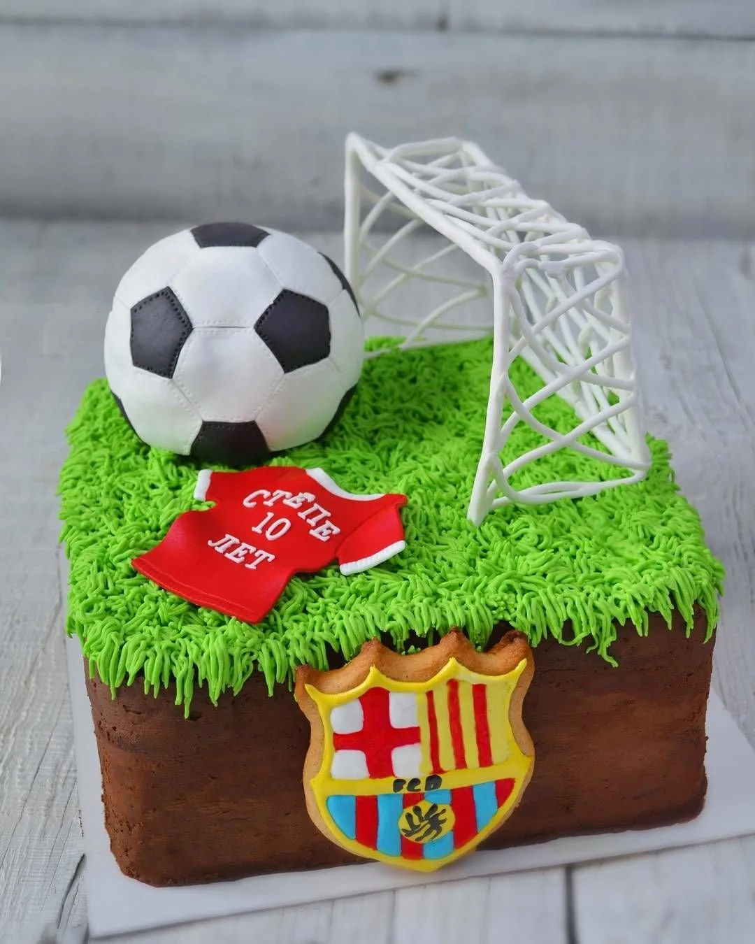 Торт футбольный. Торт «футболисту». Торт с футбольной тематикой. Торт на день рождения мальчику футбольная тематика.