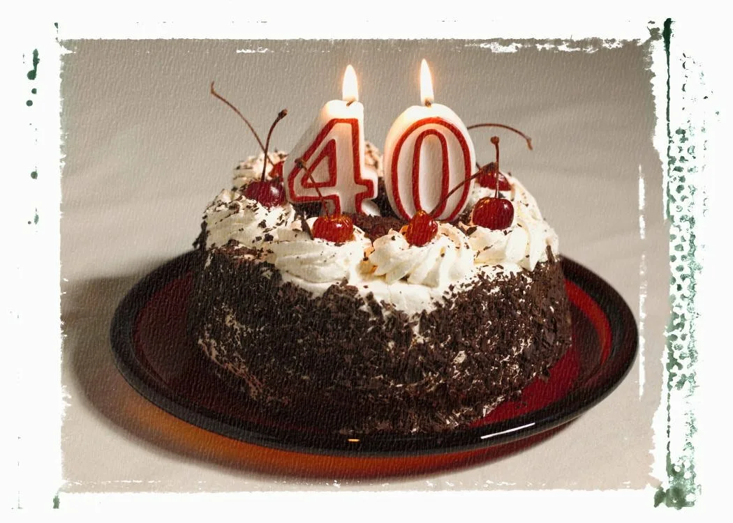 С юбилеем 40 лет. Поздравление с сорокалетием. Торт на день рождения 40 лет. Торт на юбилей 40 лет. Можно отмечать 40 летия