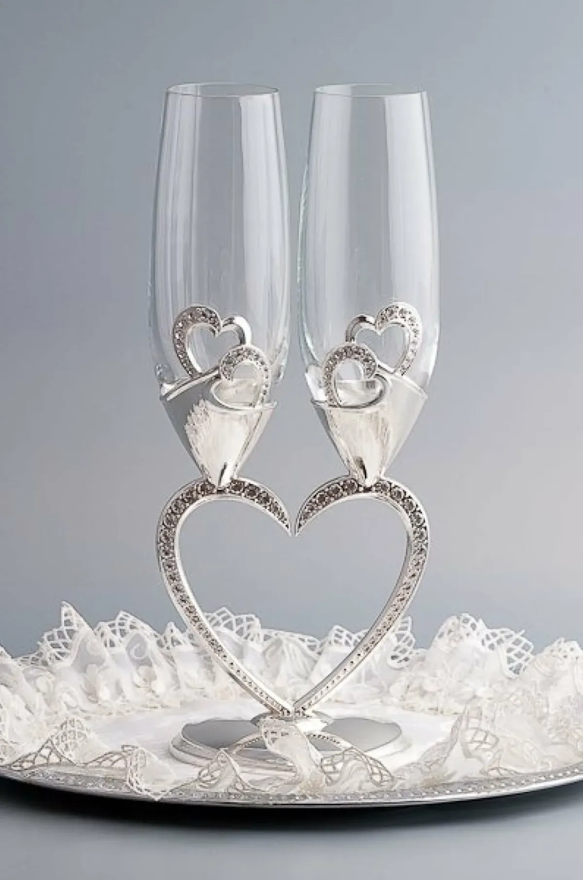 лебеди статуэтки хрусталь. красивые бокалы на свадьбу. год стеклянной свадьбы. свадебные фужеры. фигурки из стекла.