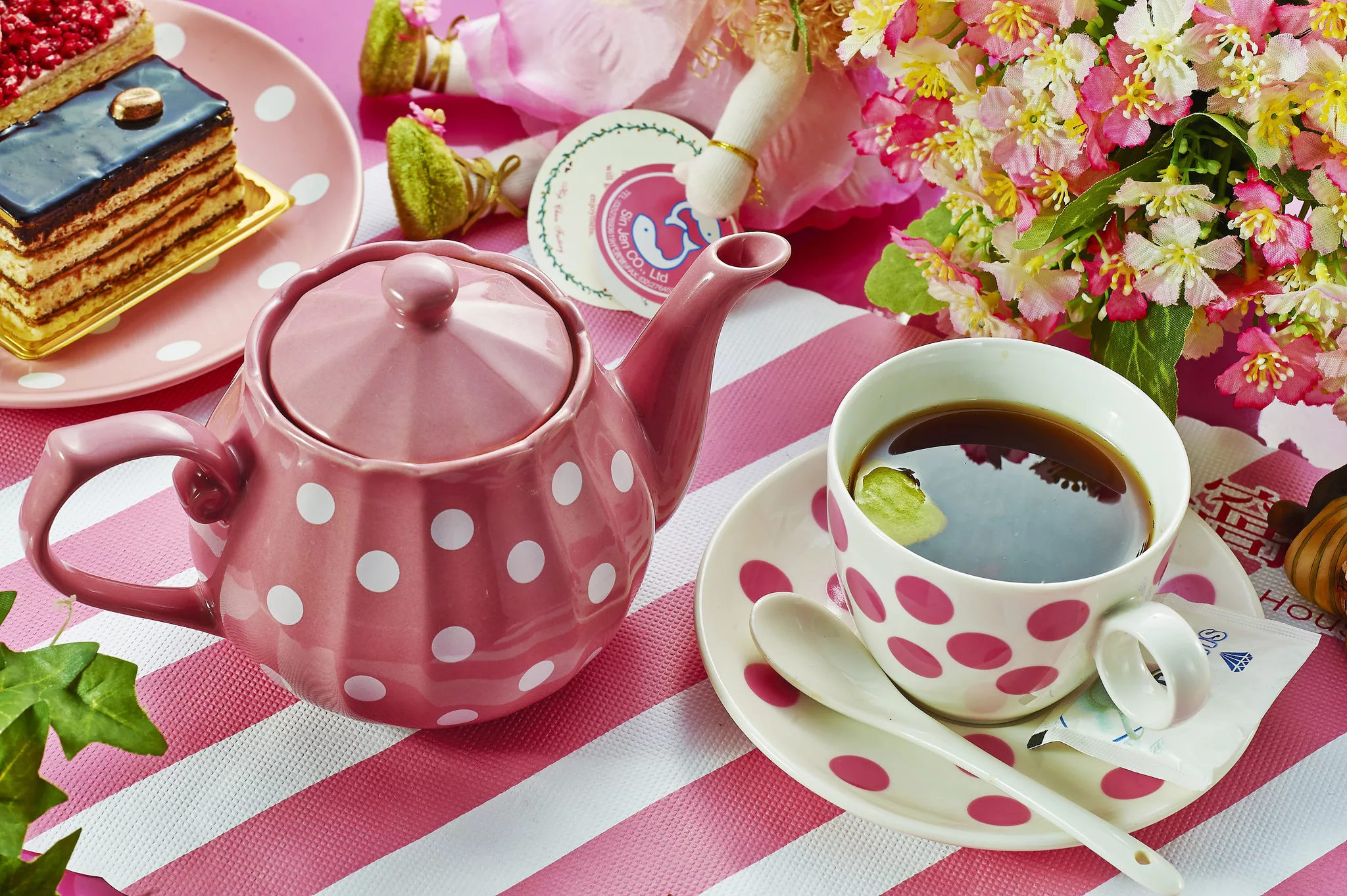 Картинка доброго утра вторника и хорошего настроения. Чаепитие. Красивое чаепитие. С добрым утром. Весеннее чаепитие.