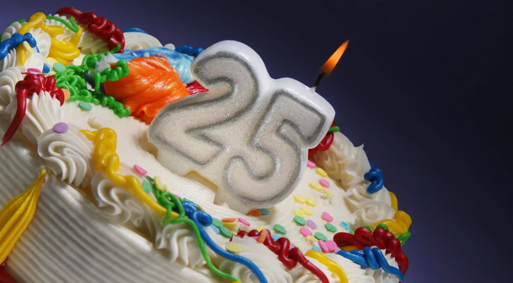 Картинка 25 лет поздравление. Торт на юбилей 25. С днём рождения 25 лет. Торт на день рождения 25. Торт на 25 лет.