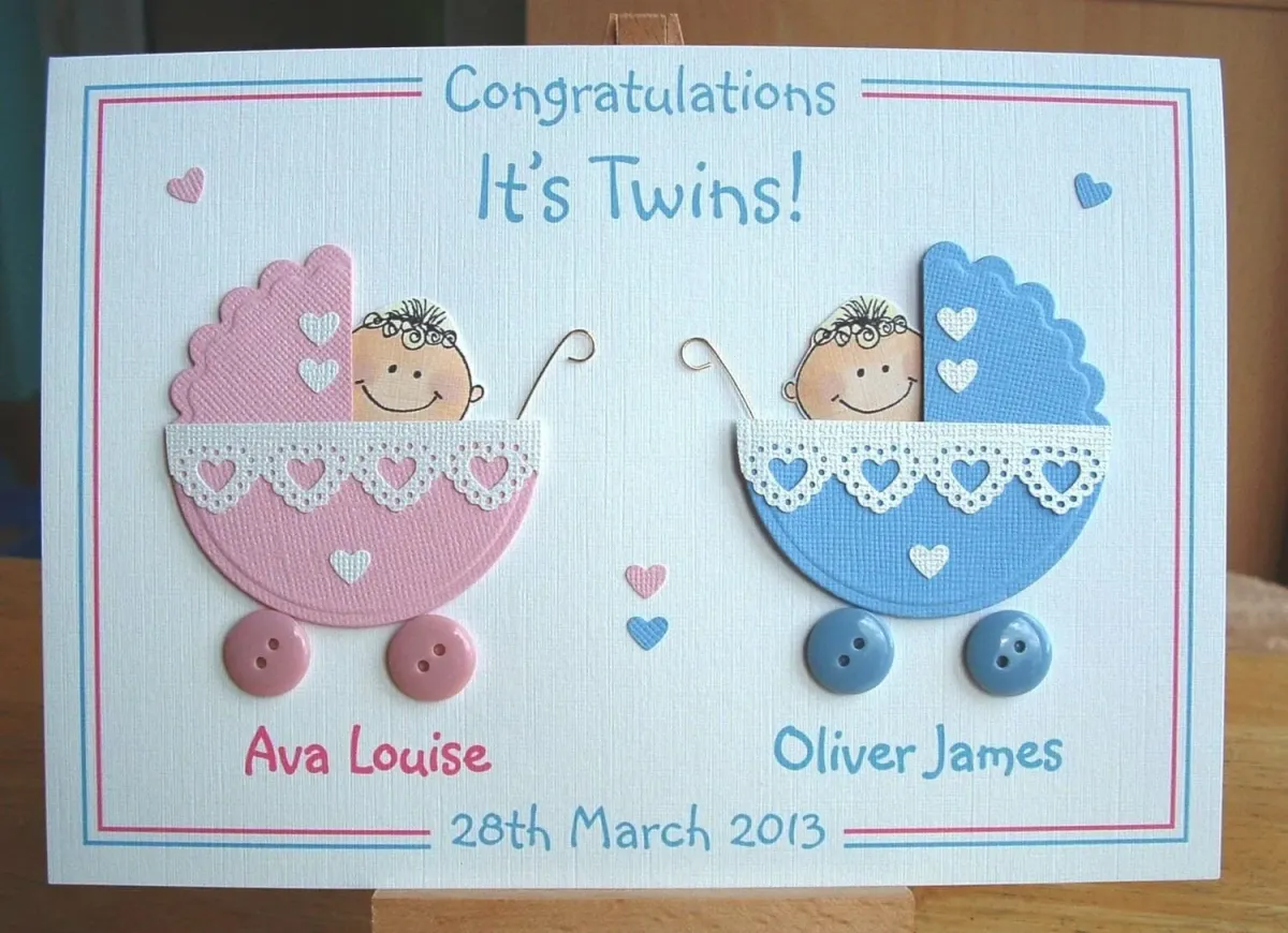 Поздравляю с рождением двойняшек мальчиков. Поздравляю с рождением двойни. Открытка с рождением двойняшек. С рождением двойняшек мальчиков. Открытка с рождением двойни.