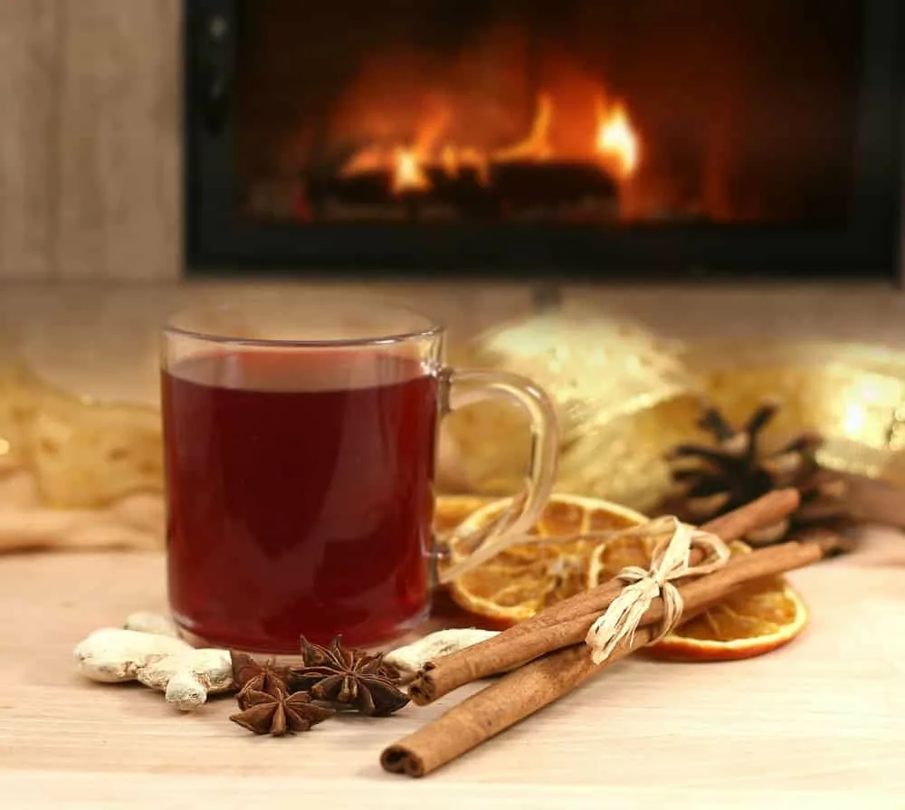 Чай теплый вечер. Вечер чай. Теплого вечера. Уютный вечер с чаем. Открытки уютного зимнего вечера.