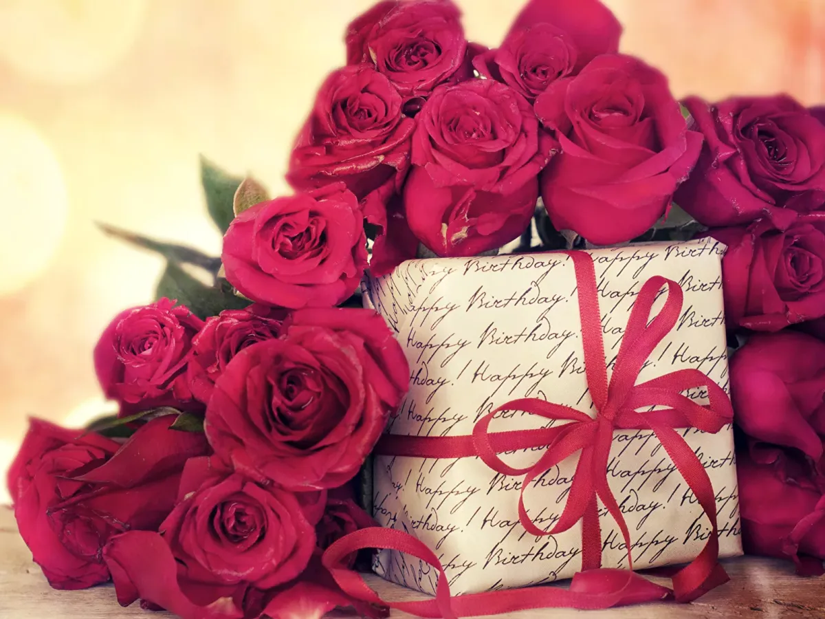 Поздравления с днем рождения красивые цветы картинки. Букет "день рождения". Букет цветов «день рождение». С днём рождения цветы букеты. Букет роз с днем рождения.