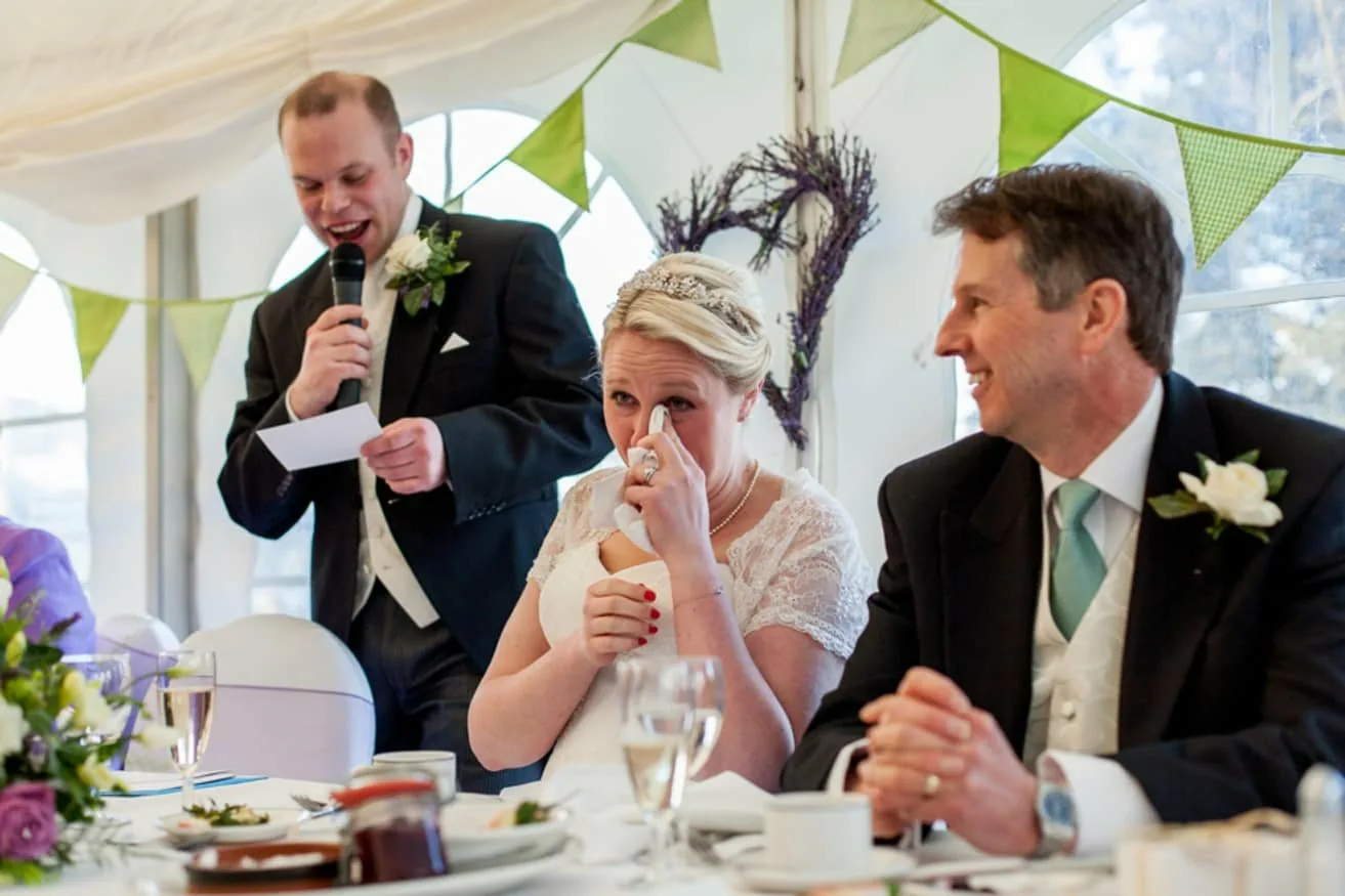 Салом жениху. Свадьба за столом. Гости поздравляют молодоженов на свадьбе. Свадебные фото с родителями. Свадебное застолье тост.