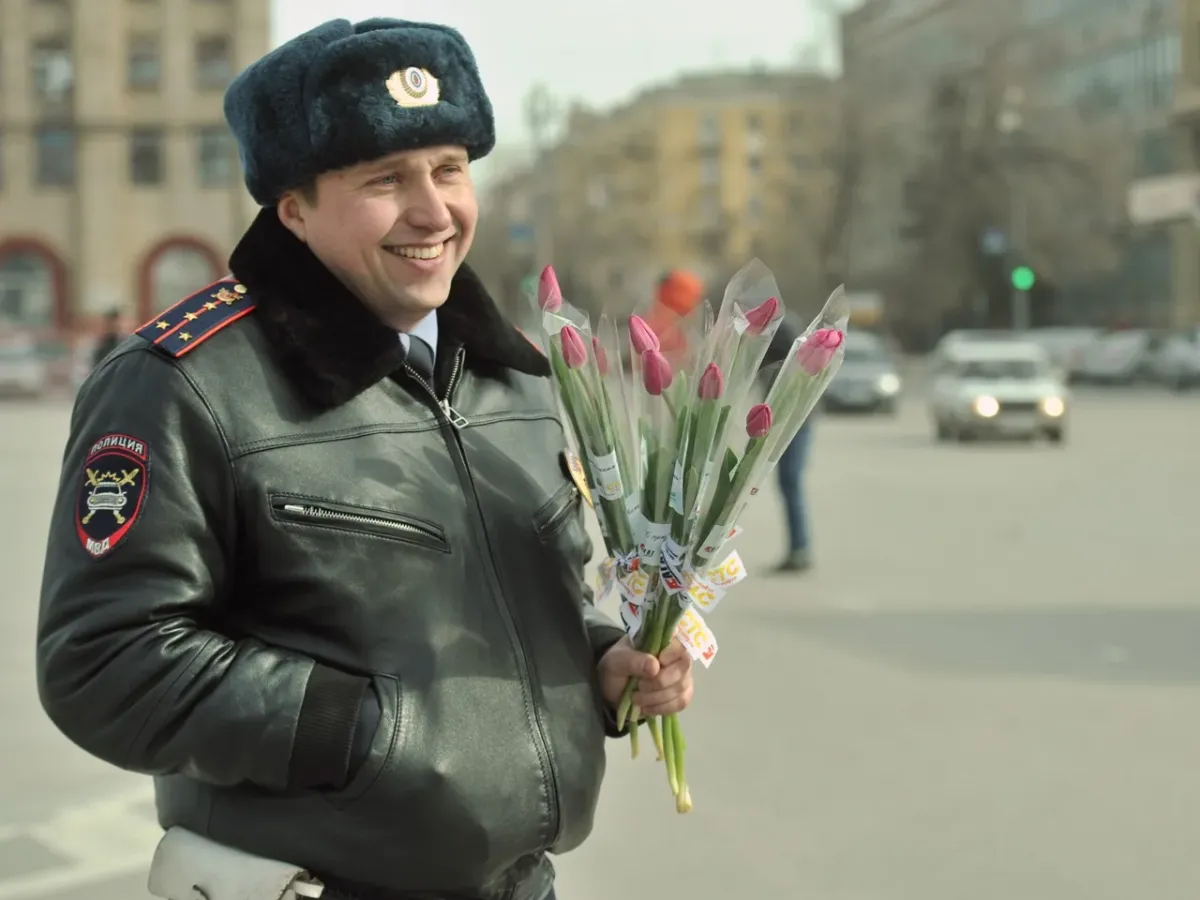 Поздравление женщин полицейских