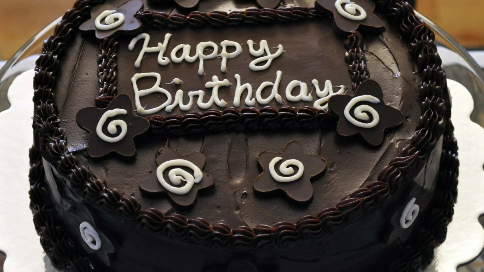22 февраля день рождения. Торт с днем рождения!. Торт для парня. Шоколадный торт на день рождения. Надпись на торт мужчине в день рождения.