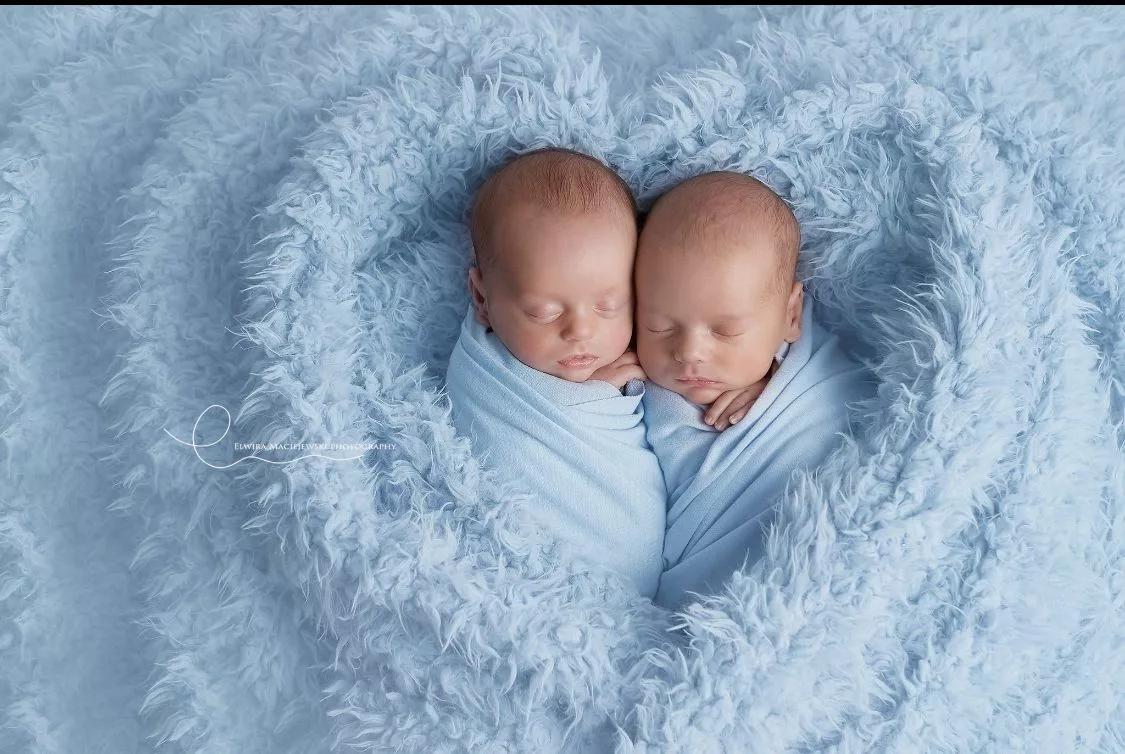 С рождением двойняшек мальчиков