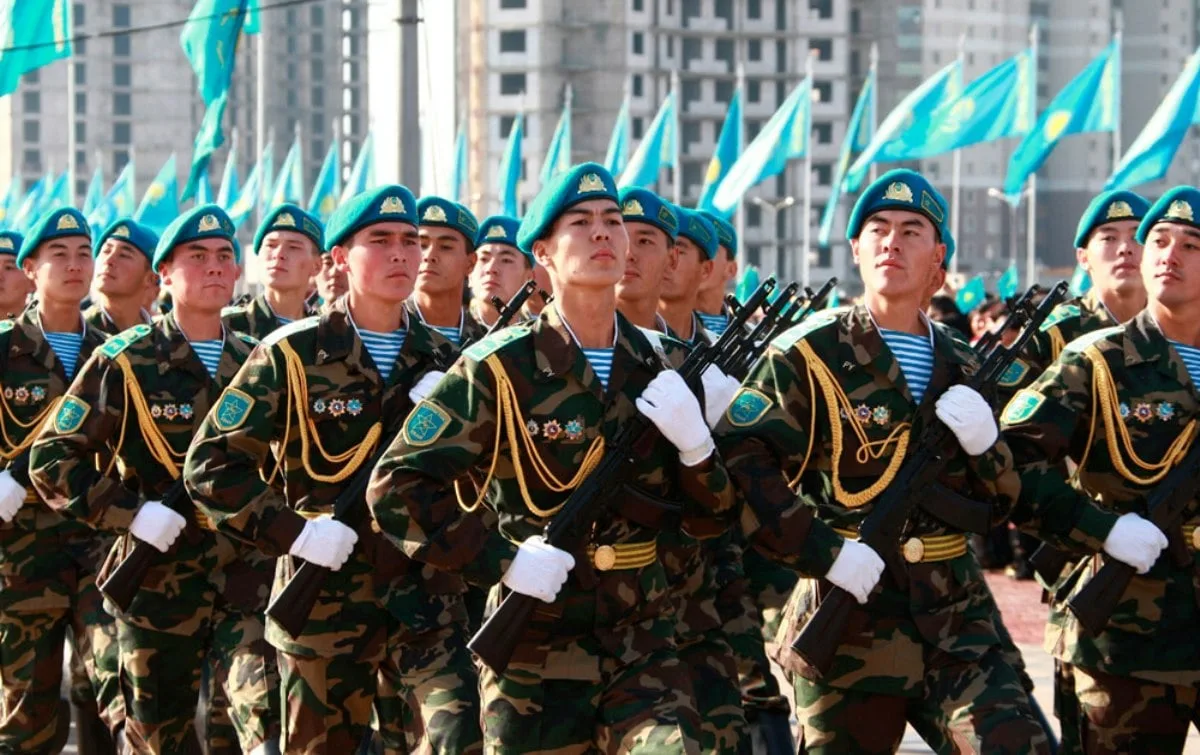 7 апреля в казахстане. Военные Казахстана. Военный парад в Казахстане. Казахские войска. День защитника Отечества Казахстан.