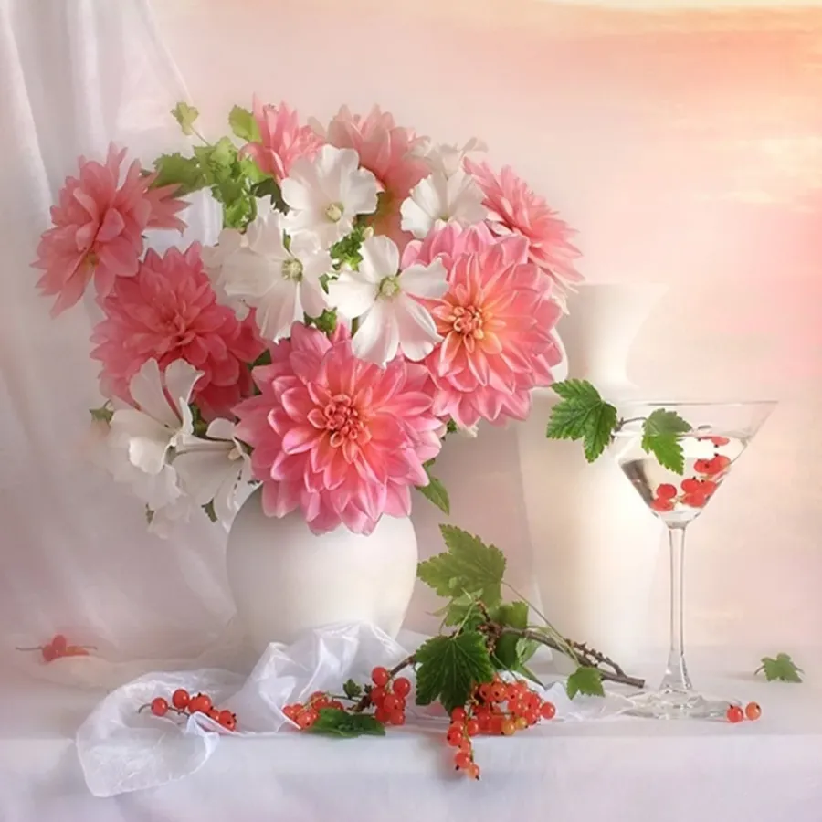 Танюша с днем рождения картинки красивые пожеланиями. Открытки с цветами красивые. С днем рождения цветы. Цветы в вазе с днем рождения.